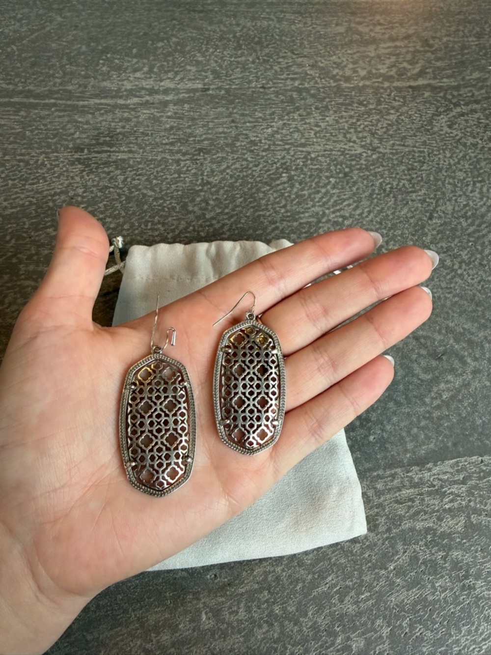 Kendra Scott Elle Drop Earrings - Picture 6 of 6